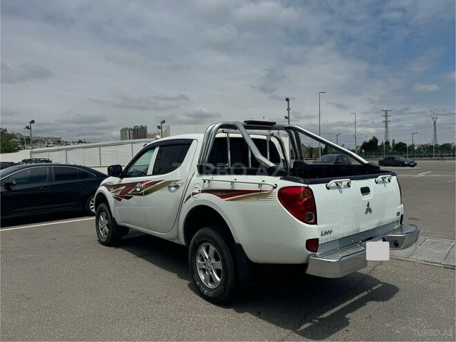 Mitsubishi L200 2015, 185,000 km - 2.5 l - Bakı