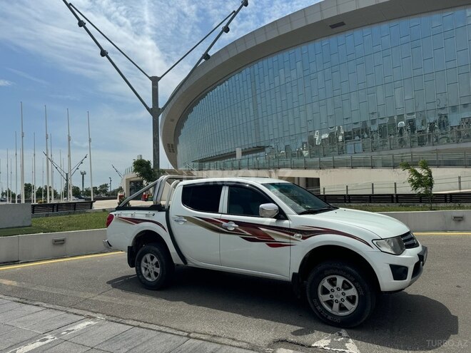 Mitsubishi L200 2015, 185,000 km - 2.5 l - Bakı