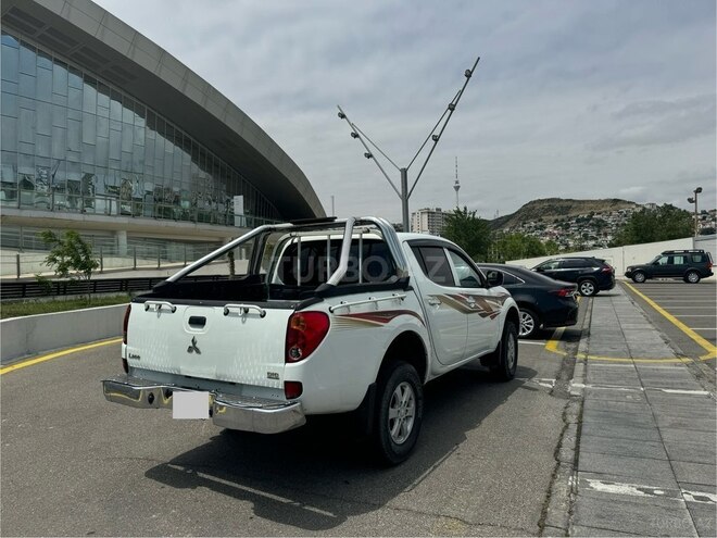 Mitsubishi L200 2015, 185,000 km - 2.5 l - Bakı