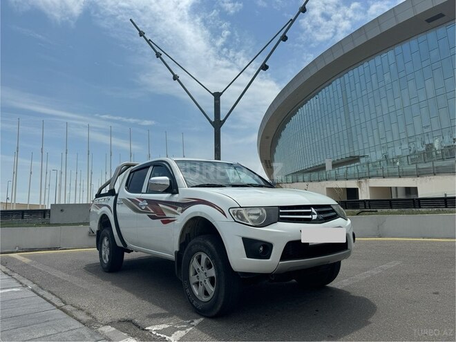 Mitsubishi L200 2015, 185,000 km - 2.5 l - Bakı
