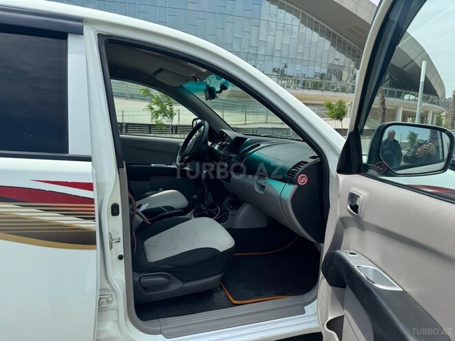 Mitsubishi L200 2015, 185,000 km - 2.5 l - Bakı