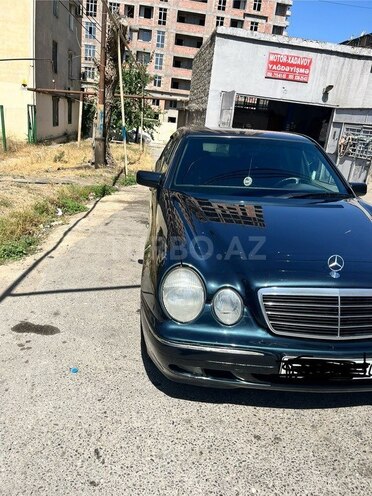 Mercedes E 200