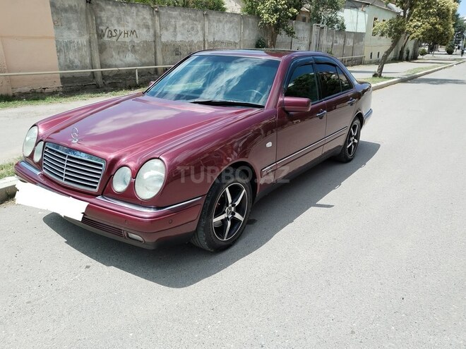 Mercedes E 200