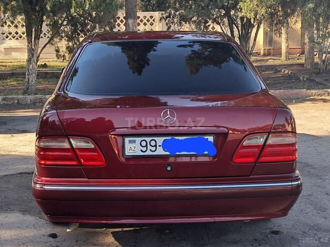 Mercedes E 200