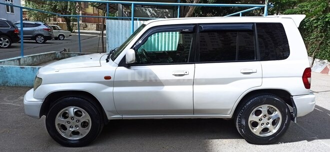 Mitsubishi Pajero io