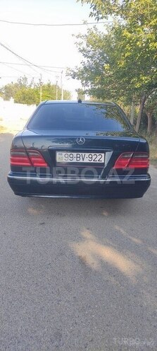 Mercedes E 240