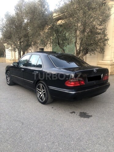 Mercedes E 320