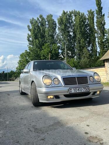 Mercedes E 240