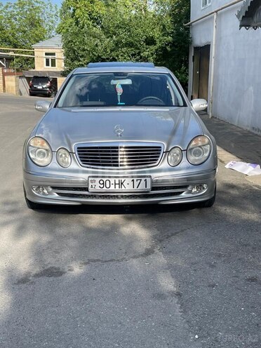 Mercedes E 240