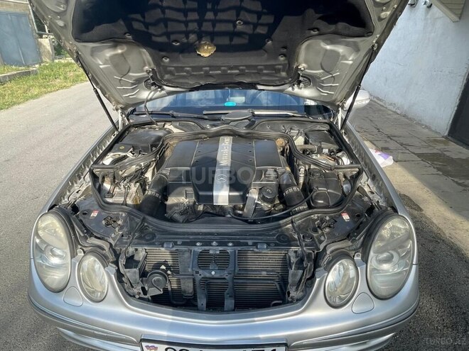 Mercedes E 240