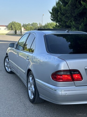 Mercedes E 270 2000, 430,000 km - 2.7 л - Saatlı