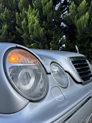 Mercedes E 270 2000, 430,000 km - 2.7 л - Saatlı