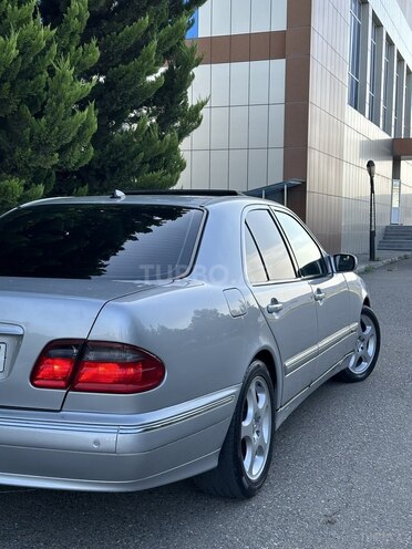 Mercedes E 270 2000, 430,000 km - 2.7 л - Saatlı