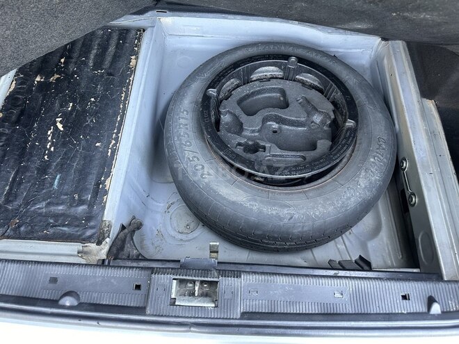 Mercedes E 270 2000, 430,000 km - 2.7 л - Saatlı