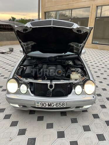 Mercedes E 260