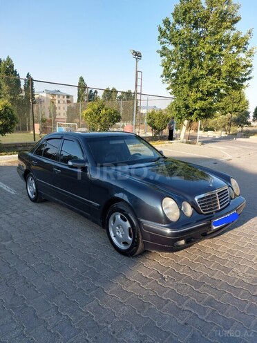 Mercedes E 240