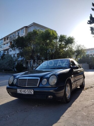 Mercedes E 200