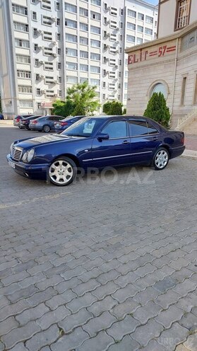 Mercedes E 200