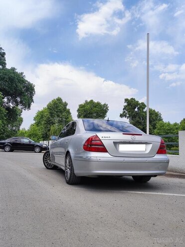 Mercedes E 240