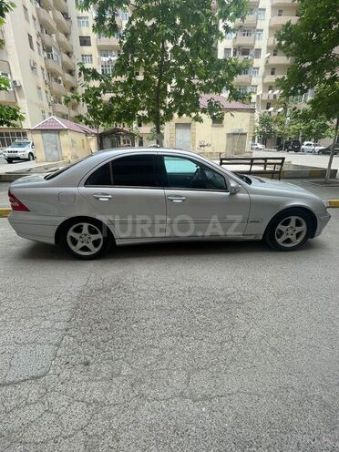 Mercedes C 200