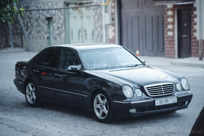 Mercedes E 240