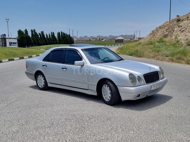 Mercedes E 230