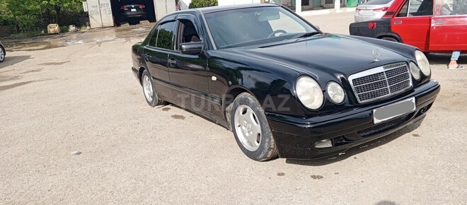 Mercedes E 200