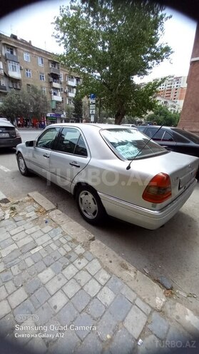 Mercedes C 180