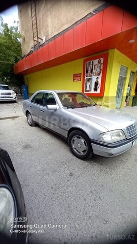 Mercedes C 180