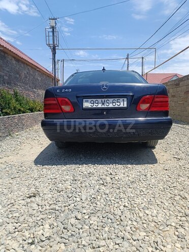 Mercedes E 240