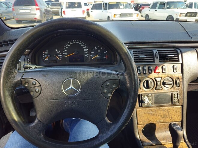 Mercedes E 240