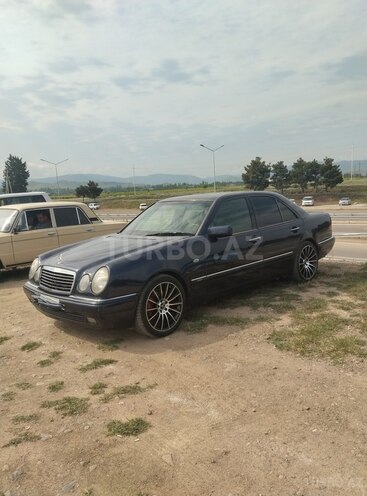 Mercedes E 240