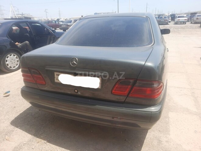 Mercedes E 220