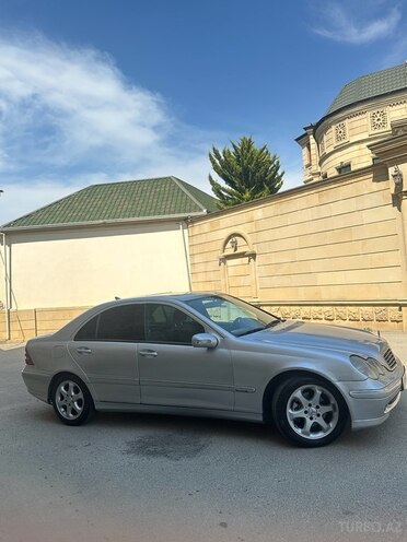 Mercedes C 200