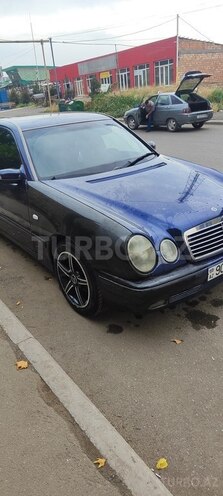 Mercedes E 200