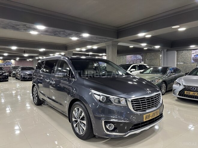 Kia Carnival