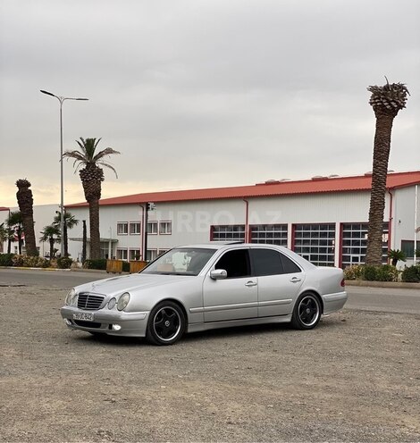 Mercedes E 240