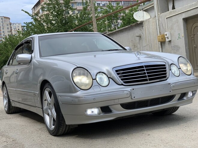 Mercedes E 320