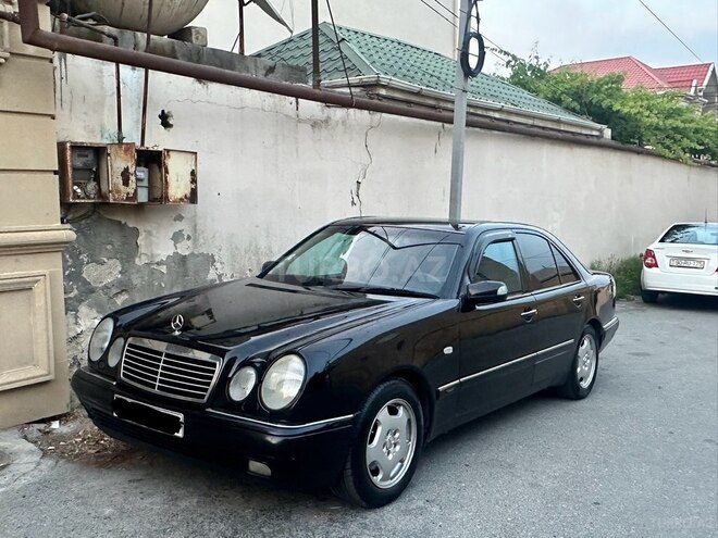 Mercedes E 240