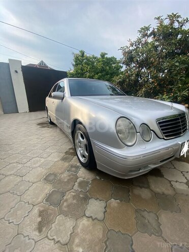 Mercedes E 320