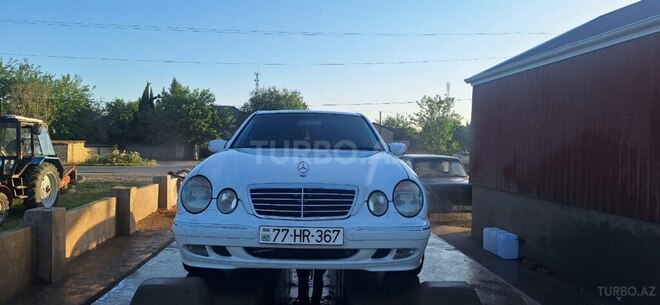 Mercedes E 240 2001, 271,367 km - 2.4 l - Beyləqan