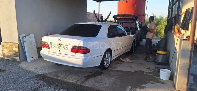Mercedes E 240 2001, 271,367 km - 2.4 l - Beyləqan