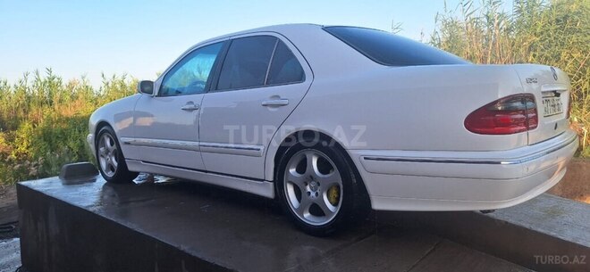 Mercedes E 240 2001, 271,367 km - 2.4 l - Beyləqan