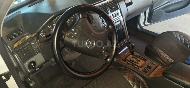 Mercedes E 240 2001, 271,367 km - 2.4 l - Beyləqan