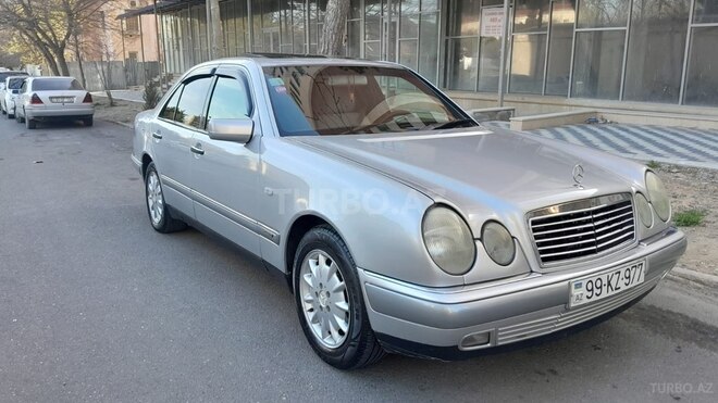 Mercedes E 200