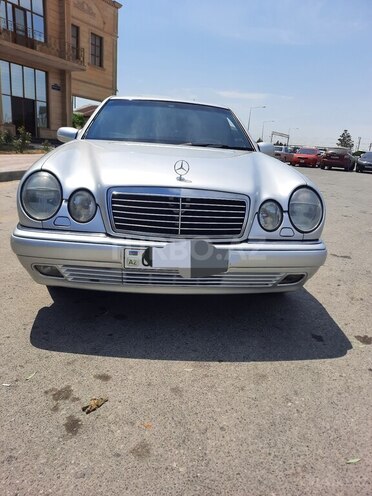 Mercedes E 240