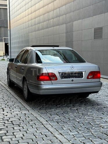 Mercedes E 240