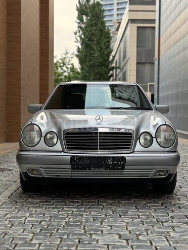 Mercedes E 240