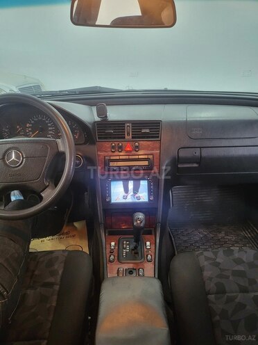 Mercedes C 200