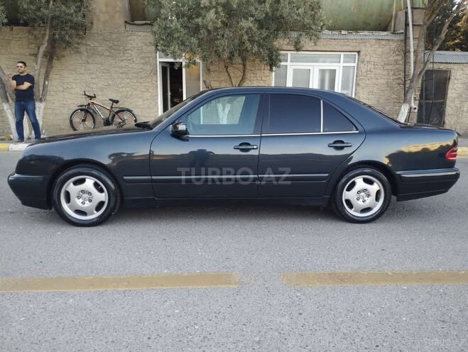 Mercedes E 240